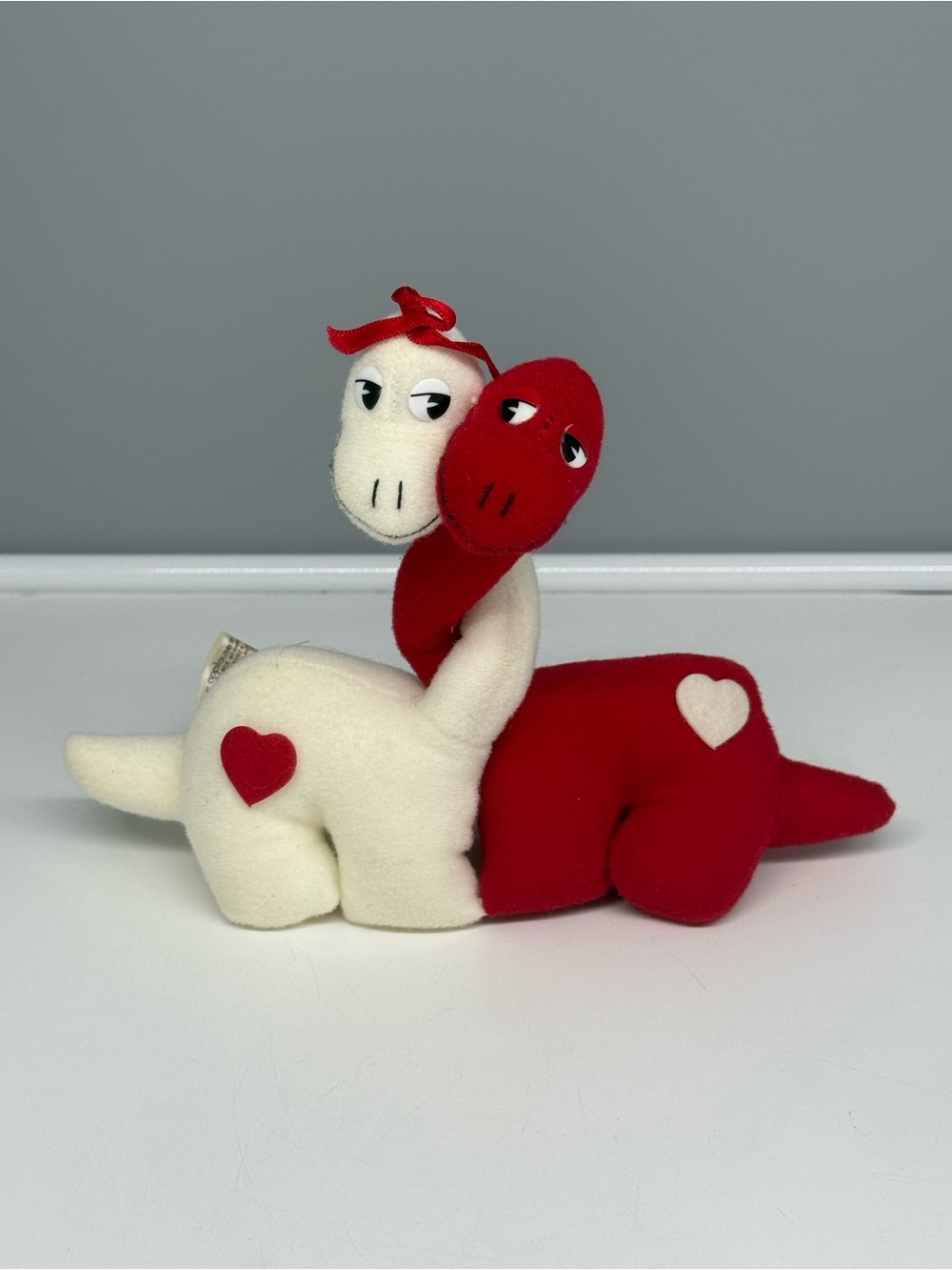 Vintage 1986 Applause Dyno Love dinosaurs two plush creatures hugging.